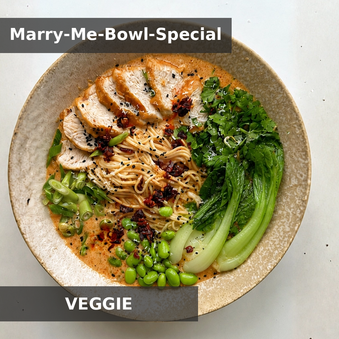 VEGGIE MARRY ME TOFU RAMEN MIT PAK CHOI, PARMESAN, SONNENGETROCKNETEN TOMATEN UND EDAMAME