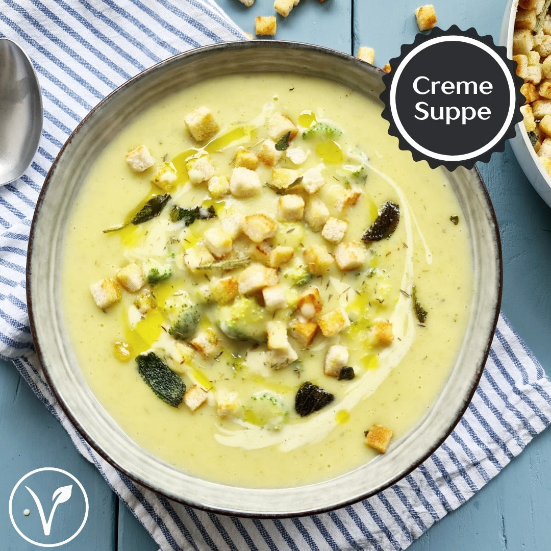 Brokkoli-Kartoffel-Cremesuppe mit Schmelzkäse und Salbei-Croûtons