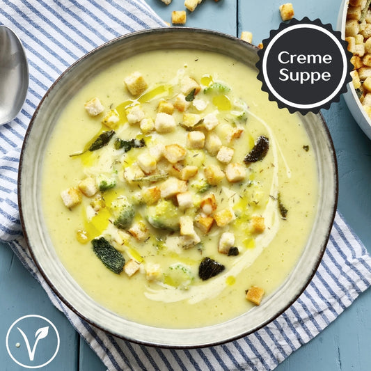 Brokkoli-Kartoffel-Cremesuppe mit Schmelzkäse und Salbei-Croûtons